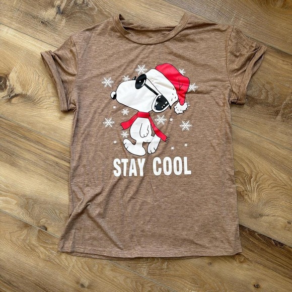 Peanuts Tops - Snoopy Christmas Graphic Tee Womens Small Brown Peanuts Holiday Shirt